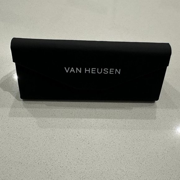 🌴VAN HEUSEN Oversized Sunglasses Case🌴 - Picture 2 of 4